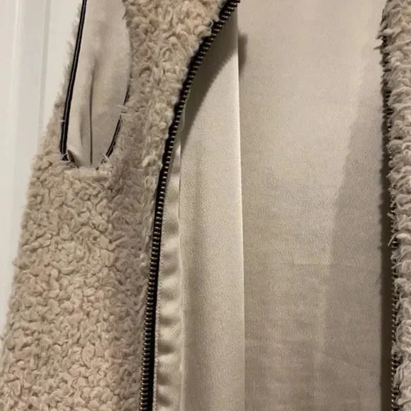 Faux fur vest - Picture 6 of 7